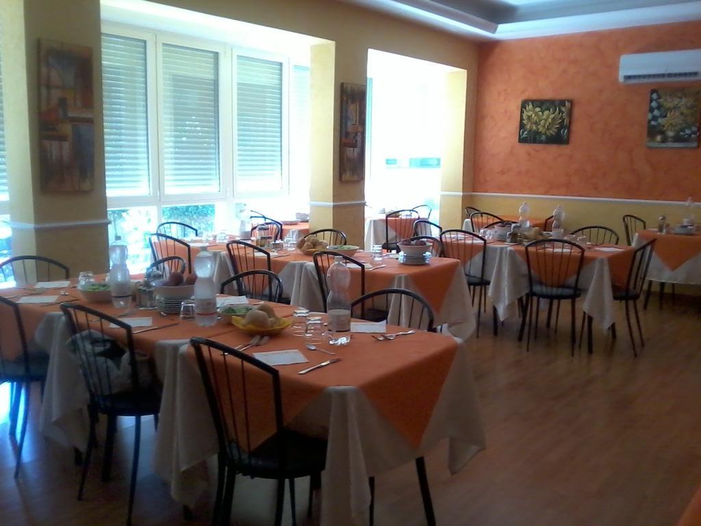 Hotel Oria Rimini Esterno foto